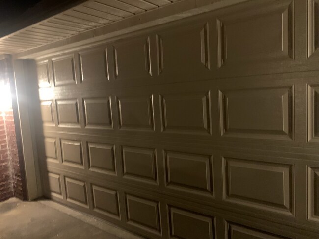 Building Photo - 2021 Plum Creek Ln