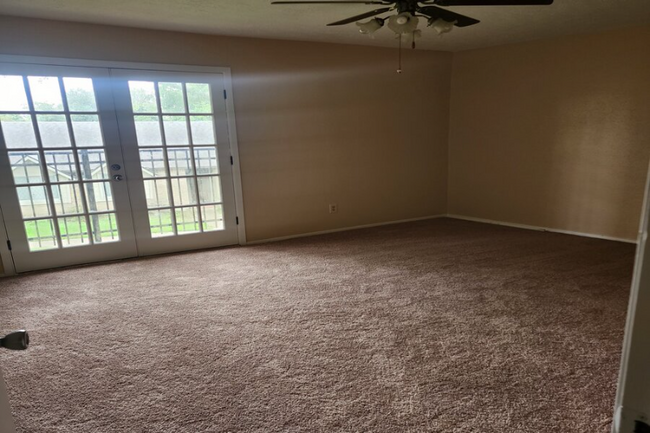 Building Photo - 3864 Laura Leigh Dr