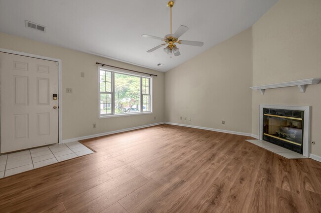 Building Photo - 2347 Stonewood Ln