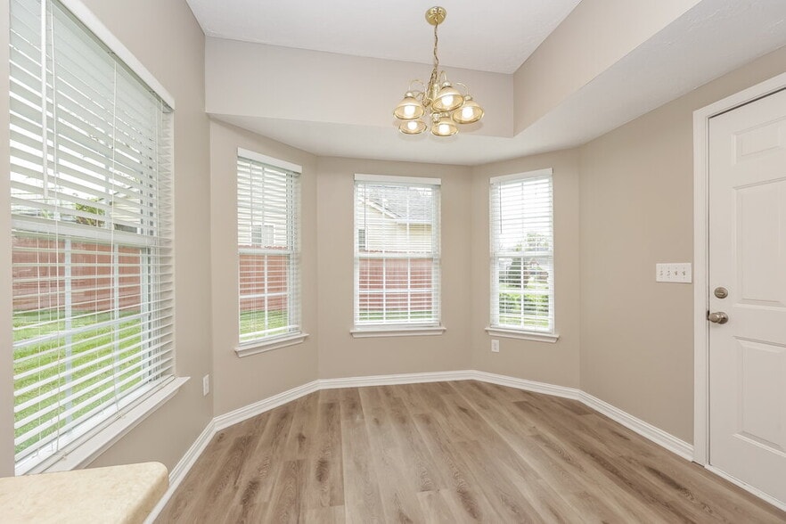 Building Photo - 612 Mable Dr