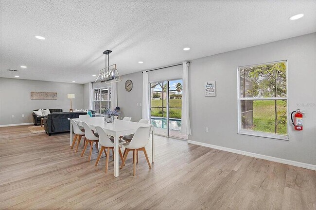 Building Photo - 326 Elderberry Dr