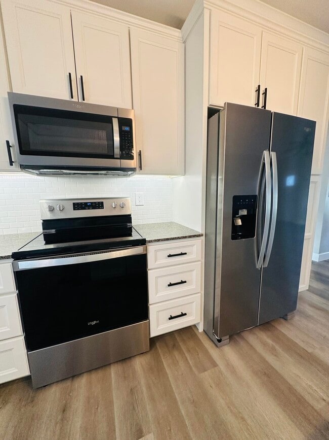 Building Photo - 726 Vine Dr