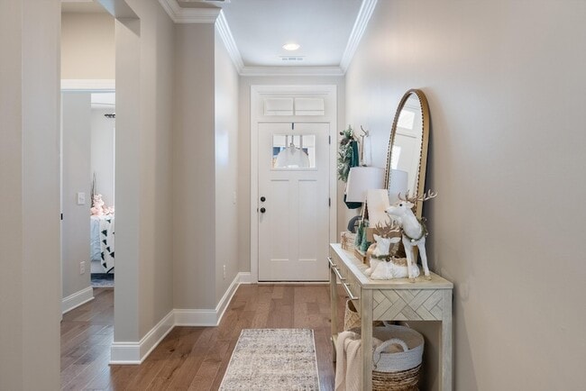 Building Photo - 250 Tanglewood Ln