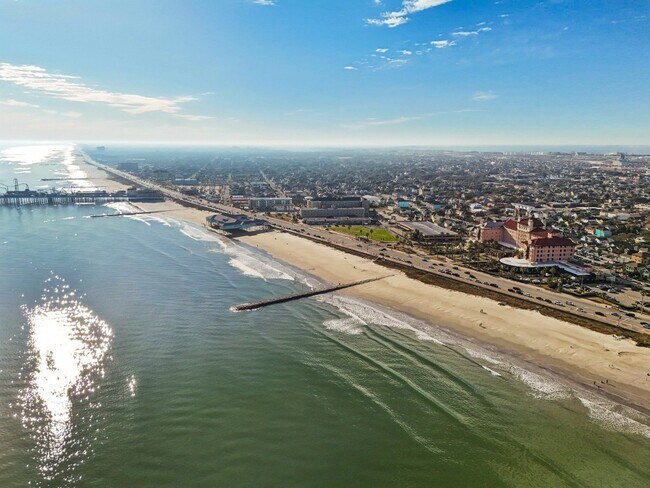 Building Photo - 3412 Ave S