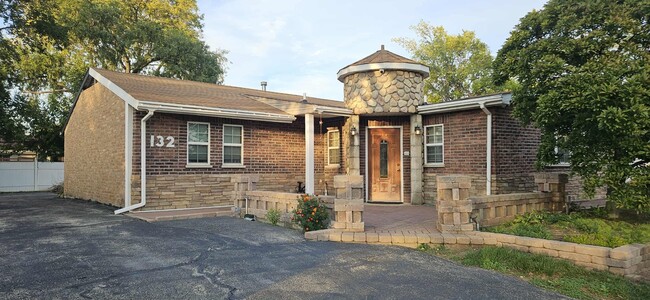 Building Photo - 132 Fairwood Dr