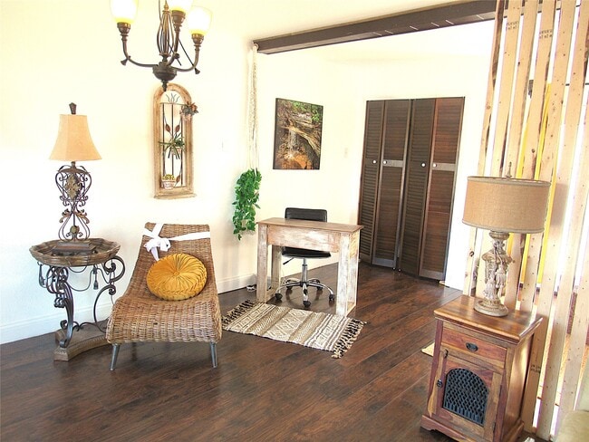 Building Photo - 2503 River Crest Dr