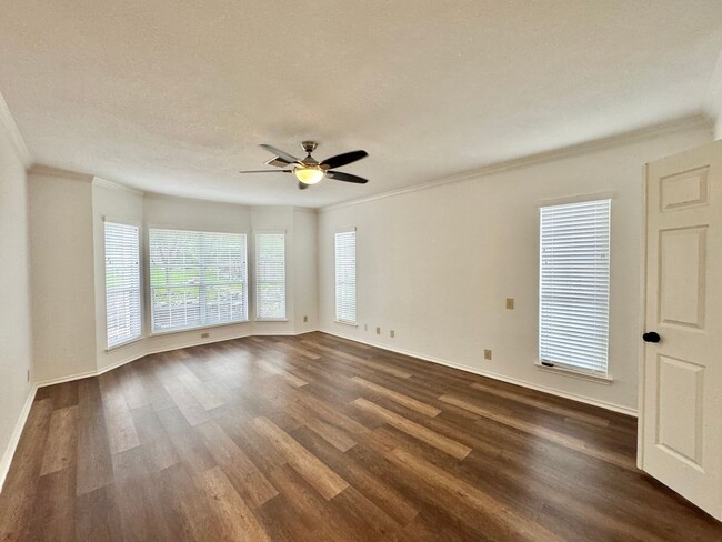 Building Photo - Big 4 Bedroom Home in Stone Oak!