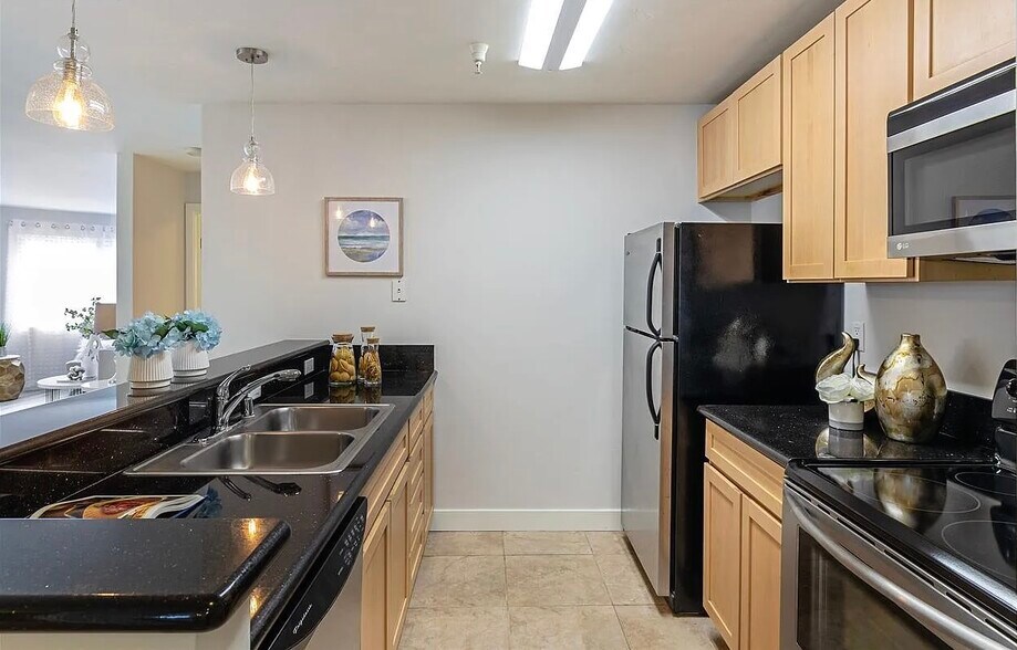 Building Photo - 6400 Christie Ave