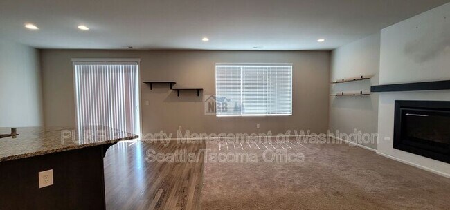 Building Photo - 6925 Honeylocust Ct NE