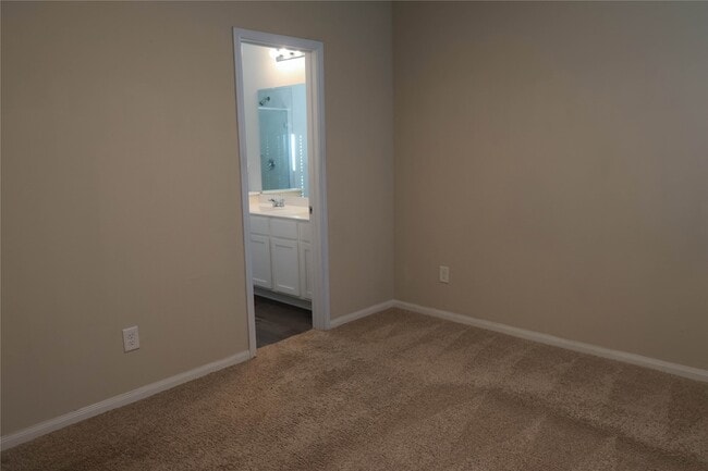 Building Photo - 14083 Lake Trout Dr