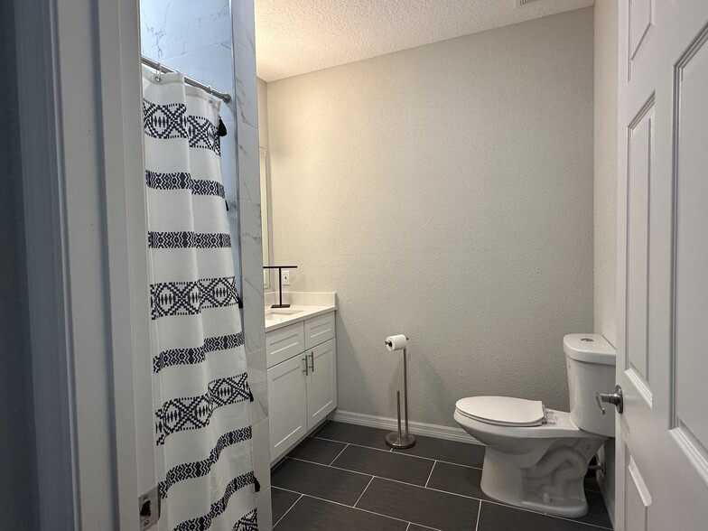 Building Photo - 4350 Tyler Cir N