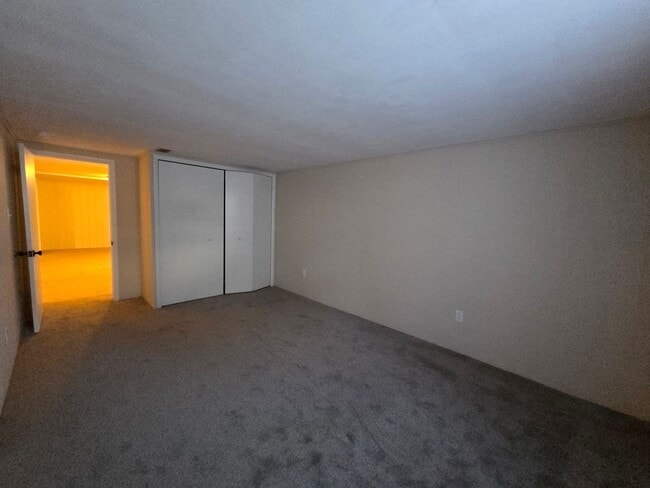 Building Photo - Beautiful 4 bedroom in Forest Hills