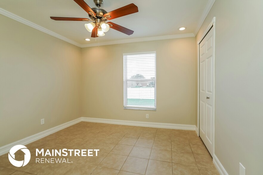 Building Photo - 815 Champion Ave