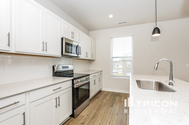 Building Photo - 350 Park Glen Dr