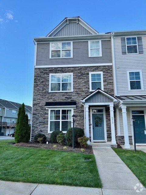 Building Photo - 6212 Anise Cir
