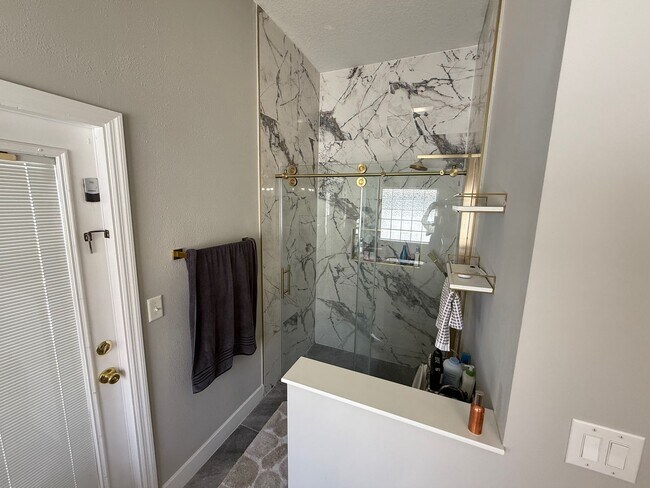 Building Photo - 4/2 Remodeled Groveland Home