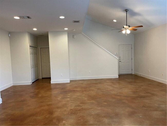 Building Photo - 3313 Thomas Kincheon St