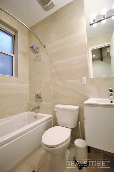 Building Photo - 4 Bed 2 Bath Duplex in BedStuy!