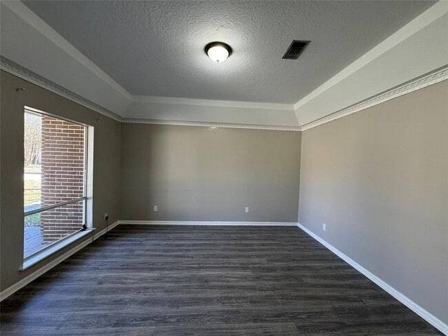 Building Photo - 200 Broken Bough Ln