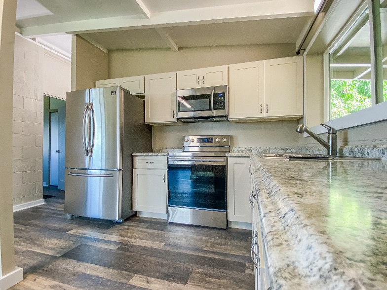 Building Photo - 385 Kahoolawe St