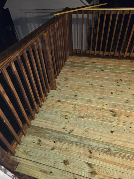 Building Photo - 617 S Lake Dr