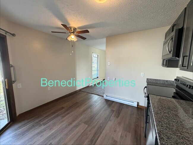 Building Photo - CedarCliff