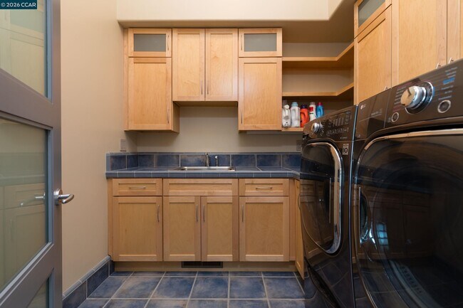 Building Photo - 13367 Campus Dr