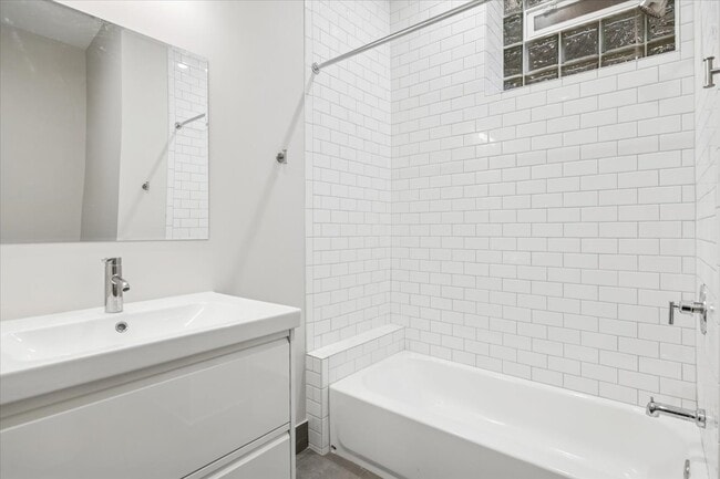 Building Photo - 2058 N Albany Ave