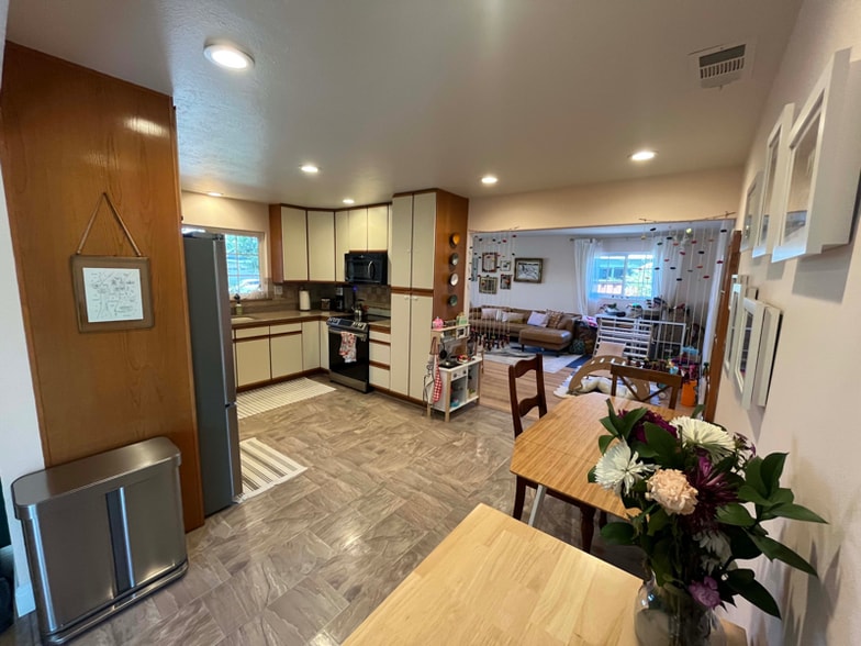 Building Photo - 4120 Pomona Way