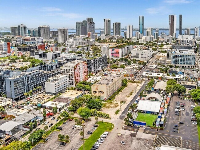 Building Photo - 250 NW 23rd St