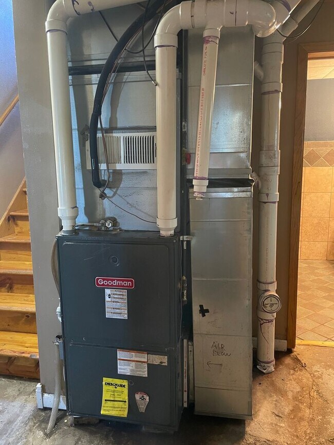 Building Photo - Incredible Lake Views-Spacious 6 Bedroom Home