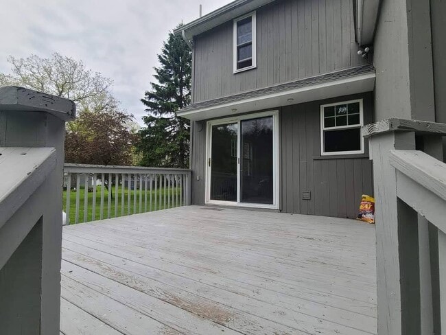 Building Photo - 5 Beaver Brook Rd