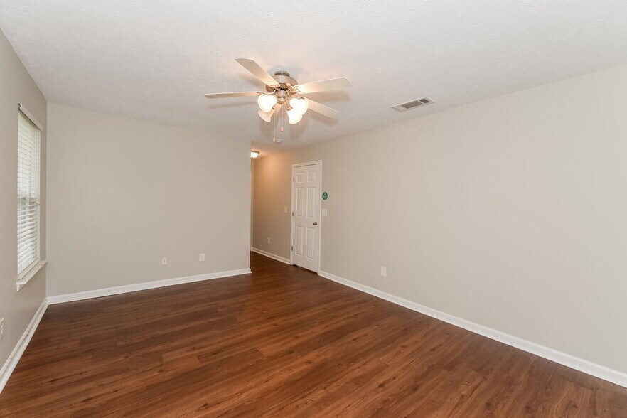 Building Photo - 925 Birchmill Point S