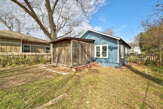 Building Photo - 2505 Willow St