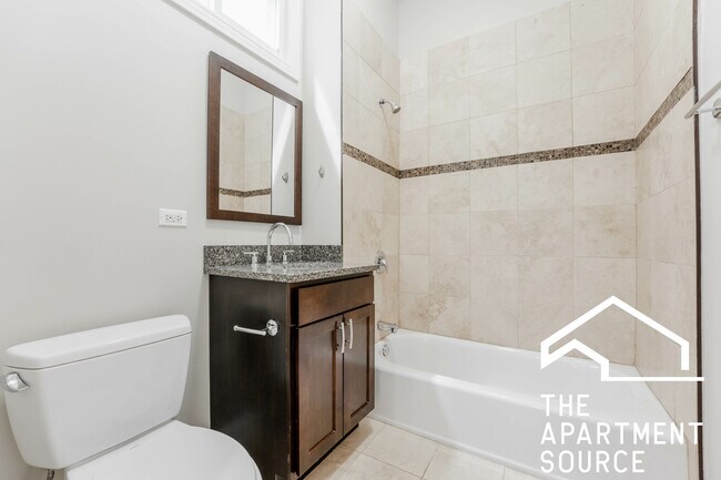 Building Photo - 1758 W Montrose Ave