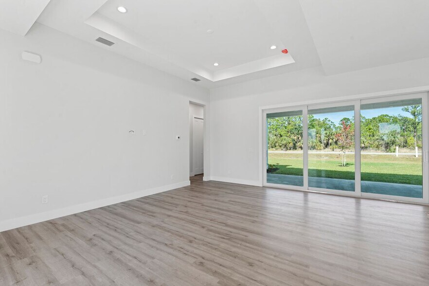 Building Photo - 25434 Alicante Dr