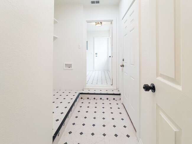 Building Photo - 2509 39th St