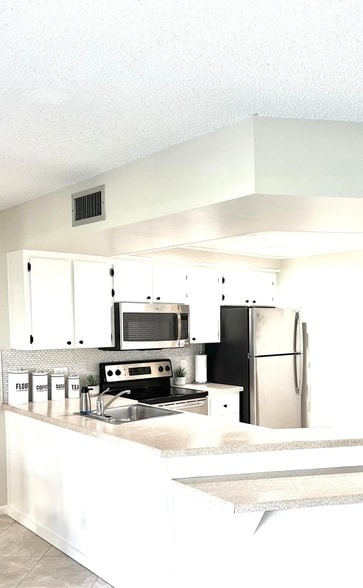 Building Photo - 1605 S US Hwy 1