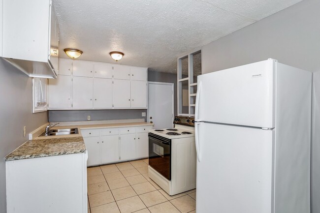 Building Photo - 2730 S Southeast Dr