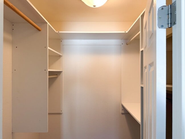 Building Photo - Ventura | 2 Bed + 1 Bath | Shenandoah Penthouse