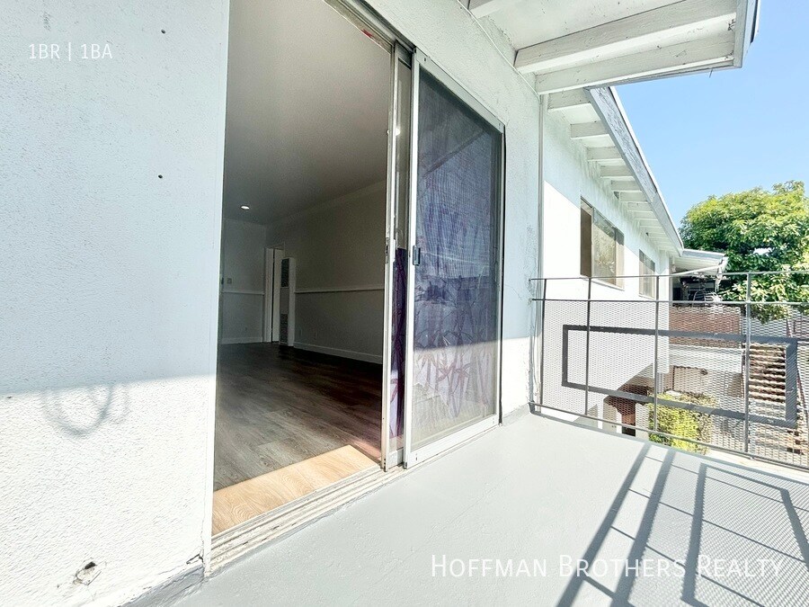 Building Photo - 6337 Whitsett Ave