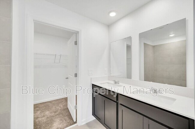 Building Photo - 1623 Reservoir Pl
