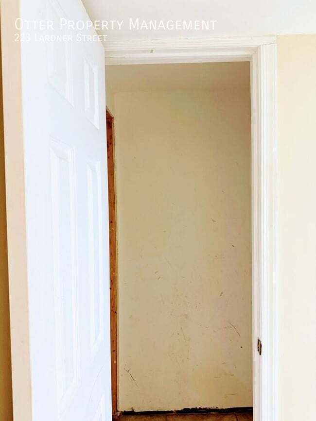 Building Photo - 223 Lardner St