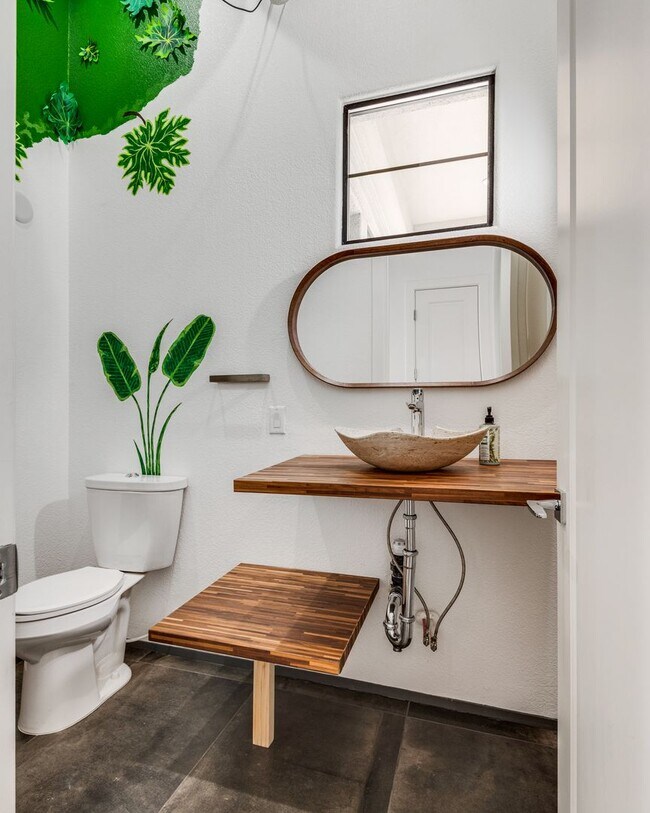 Building Photo - Luxury Summerlin Living in Gated Canyon Crest Community