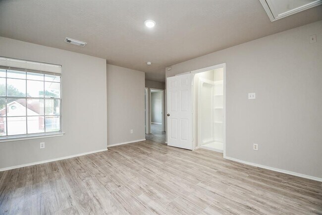 Building Photo - 11659 Evesborough Dr