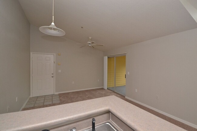 Building Photo - 1/1 Condo in Park Central ~ Gated Community with Resort Style Amenities