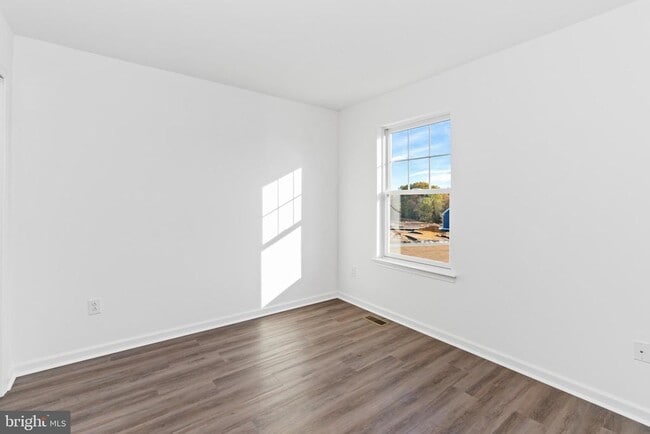 Building Photo - 971 Lorewood Grove Rd