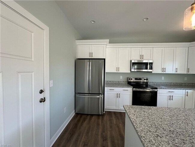 Building Photo - Stunning New Construction in Norview!