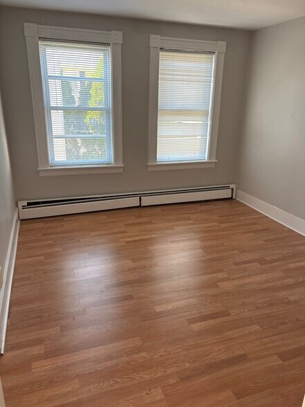 3/3 bedroom - 27 Elm St