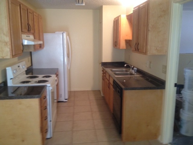 Building Photo - 2408 Skyline Dr